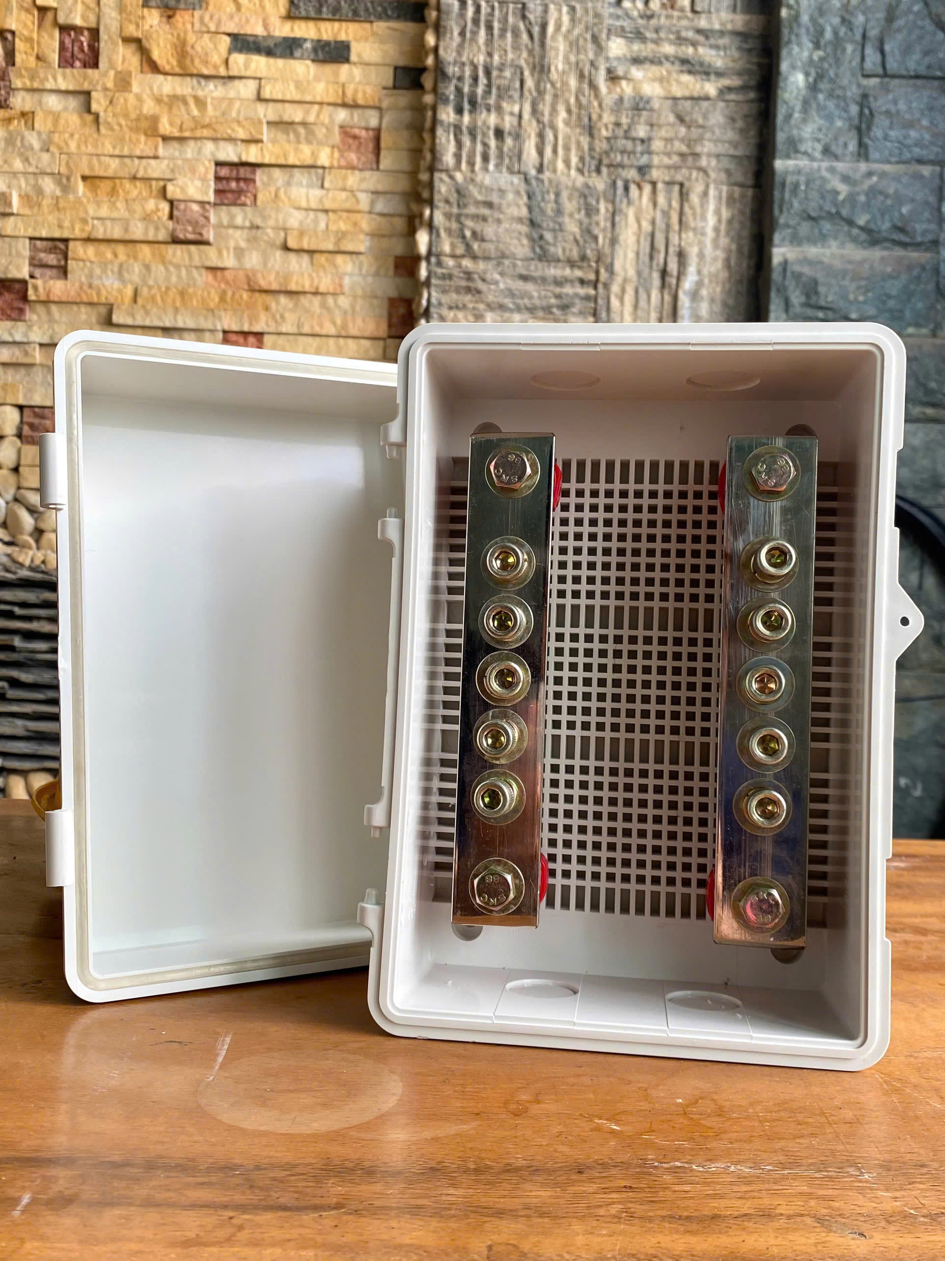 Tủ Bus Bar - Cầu đấu DC cho pin lưu trữ 300A
